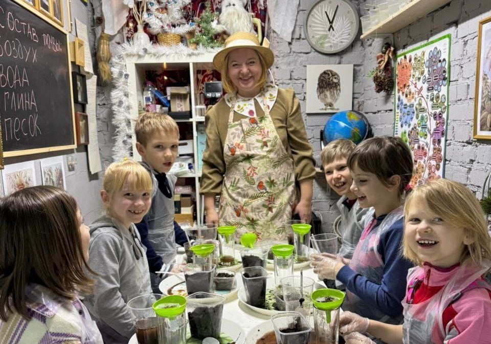 Дети занимаются в классе